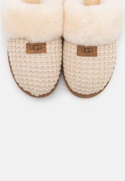 Ugg Cozy - Pantoffels - Cream -Schoenen Serie Winkel 0ba294fceeec41fb9fb38426add47e61