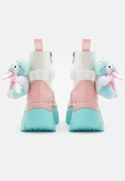 KOI FOOTWEAR Melanie Martinez Sweet Teddy Bear Platform Boots - Korte Laarzen - Blue/Pink/White -Schoenen Serie Winkel 4b80000437fe49128bbe5fd8d98b6074