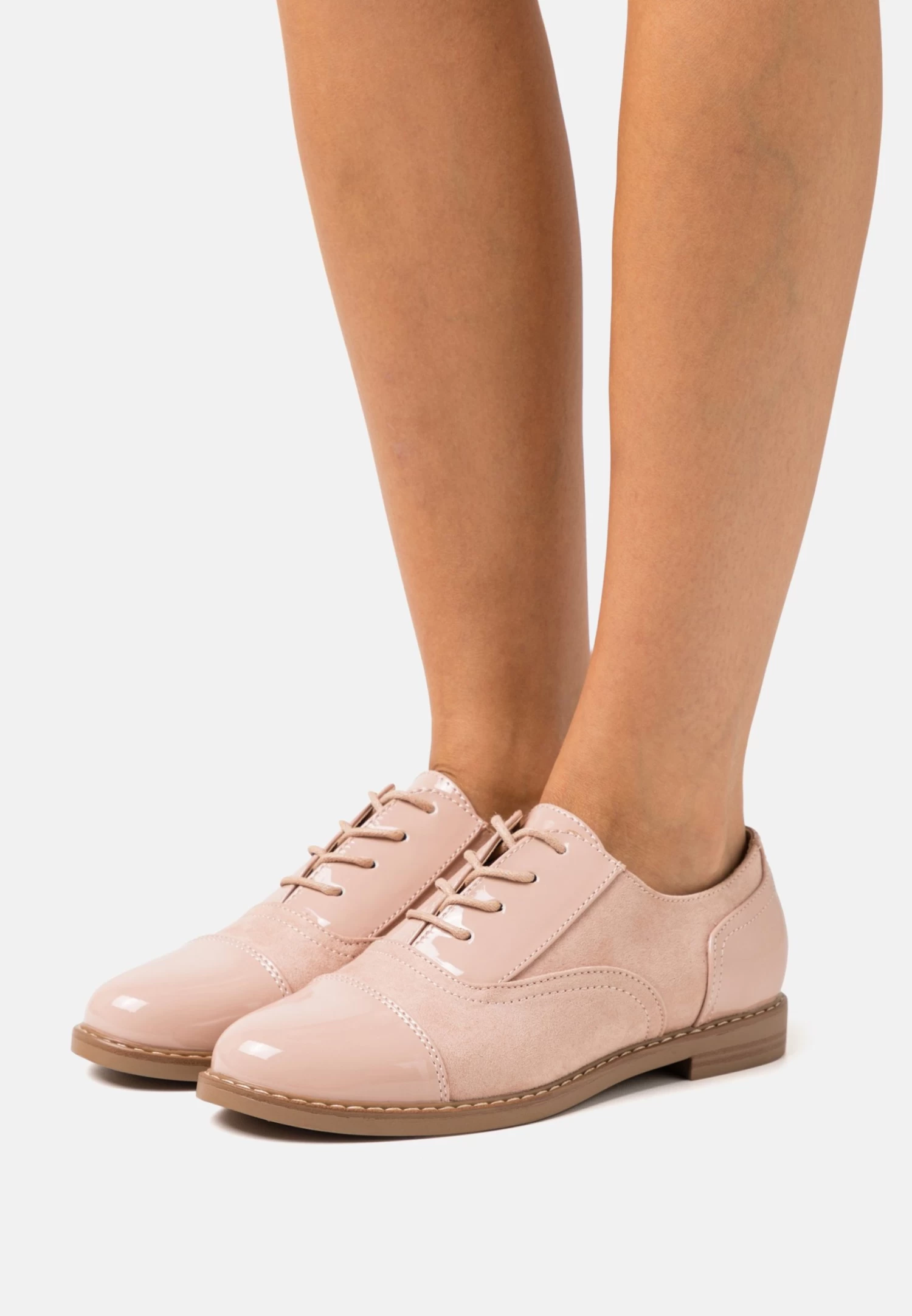 Veterschoenen - Rose Gold 3 Veterschoenen - Rose Gold