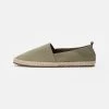 Pier One Rena Espadrille Unisex - Espadrilles - Olive 1 Pier One Rena Espadrille Unisex - Espadrilles - Olive -Schoenen Serie Winkel 72c058eac6254d3ca7dfcd64895f6fd7