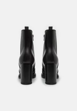 Leather- Enkellaarsjes Met Hoge Hak - Black -Schoenen Serie Winkel 8285c3f6f7d94045bb79e27db56d5a46