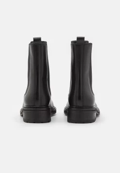 Clarks Tilham Chelsea - Korte Laarzen - Black 11 Clarks Tilham Chelsea - Korte Laarzen - Black -Schoenen Serie Winkel 9da2bef0b57c4b82873c70bc0977f37d