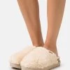 Ugg Fuzz Sugar - Pantoffels - Natural -Schoenen Serie Winkel dacbaa059d464c96a98aeb961e3b81d7