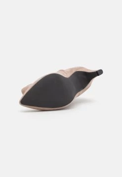 Korte Laarzen - Taupe -Schoenen Serie Winkel f21dbaf0af2c4282b85cb67798a45026