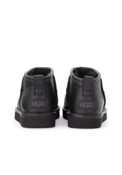Ugg Korte Laarzen - Nero -Schoenen Serie Winkel fd30a310a4784f7187e3791c53986639